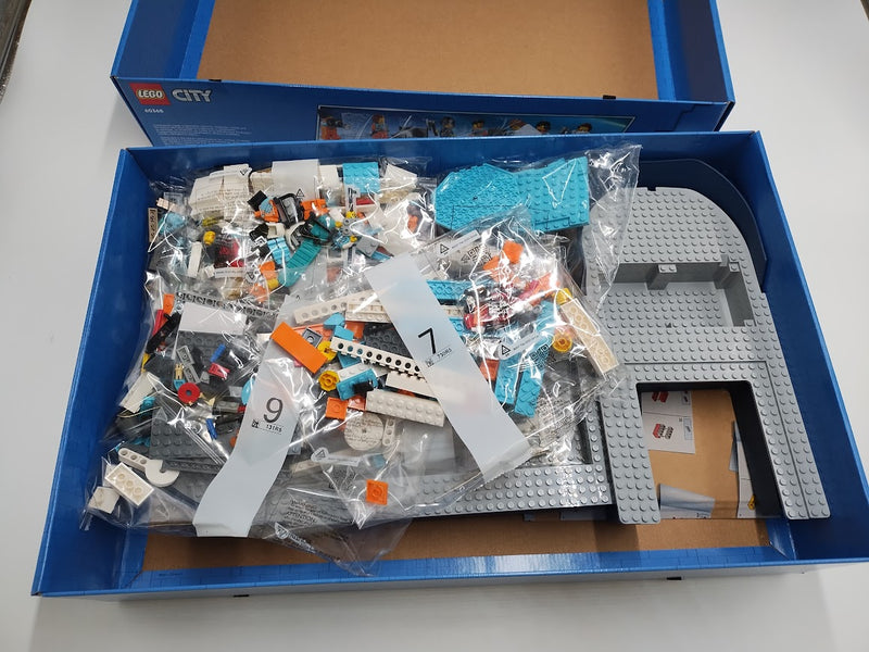 LEGO City Arctic Explorer Ship Floatable Building Toy Set 60368 SEE DETAILS (LOCAL PICKUP ONLY)