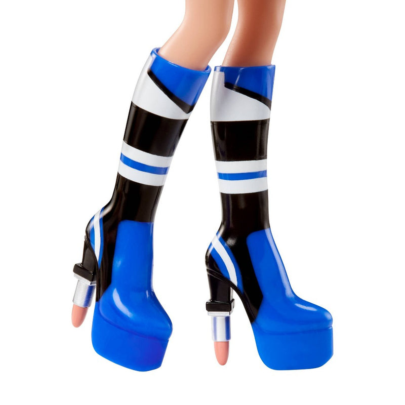 Bratz Scorchin' Cloe Fashion Doll with Accessories: Articulated, Removable Clothes, Straight Blonde Hair, Blue Eyes Includes Accessories