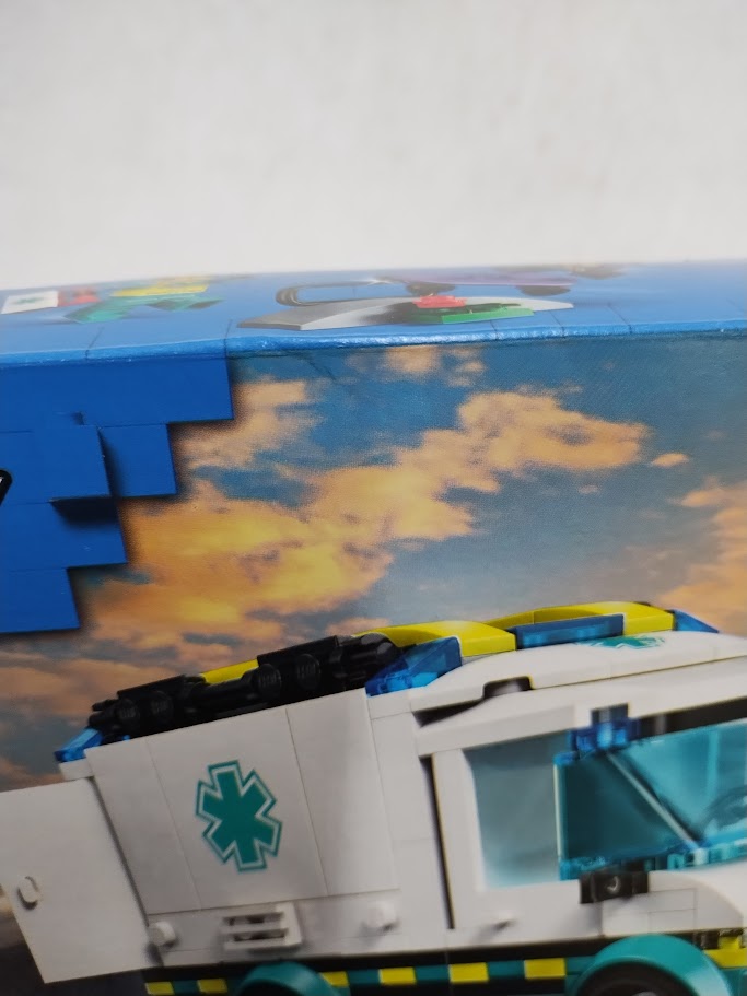 LEGO City Emergency Ambulance Building Toy with 2 Minifigures 60451 SEE DETAILS