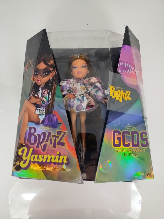Bratz GCDS Passion for Fashion Yasmin Doll SEE DETAILS MISSING EARINGS