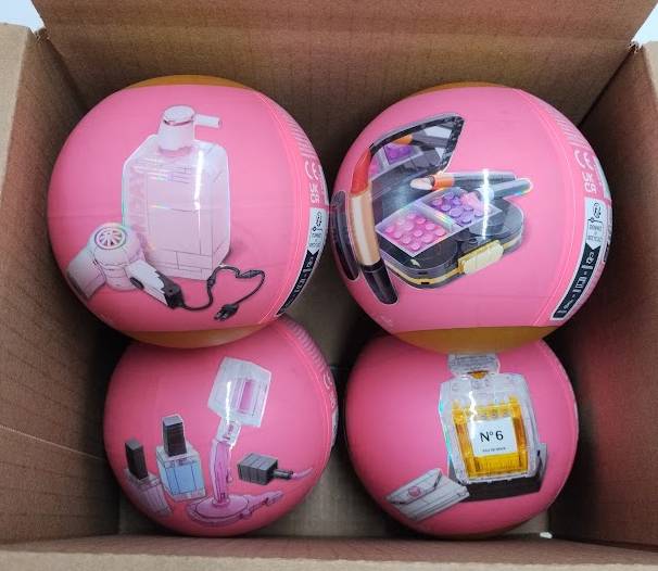 LOT OF 4 !! Zuru MAX Build More Premium Capsules - Beauty