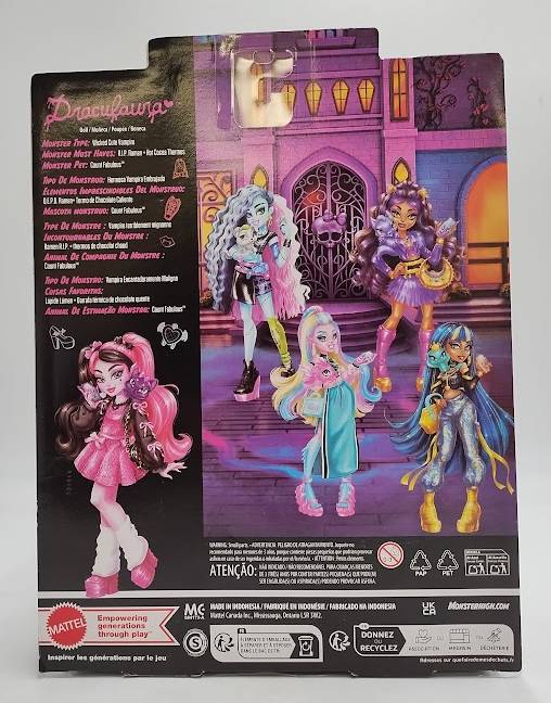 Monster High Draculaura Fashion Doll in Bow Dress with Pet Bat Count Fabulous and 7 Accessories