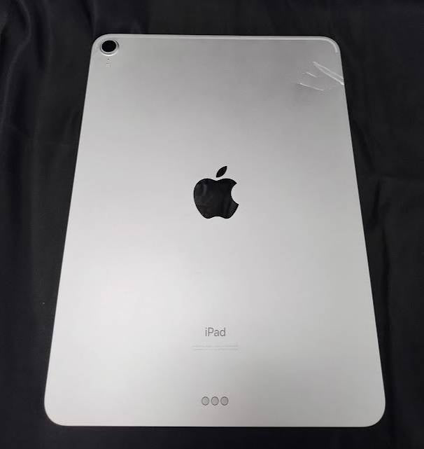 Apple Ipad Pro (11-Inch, Wi-Fi, 64GB) - Silver **PRE OWNED**