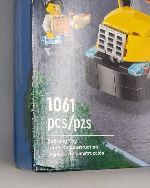 Lego City Yellow Delivery Truck Playset 60440 SEE DETAILS