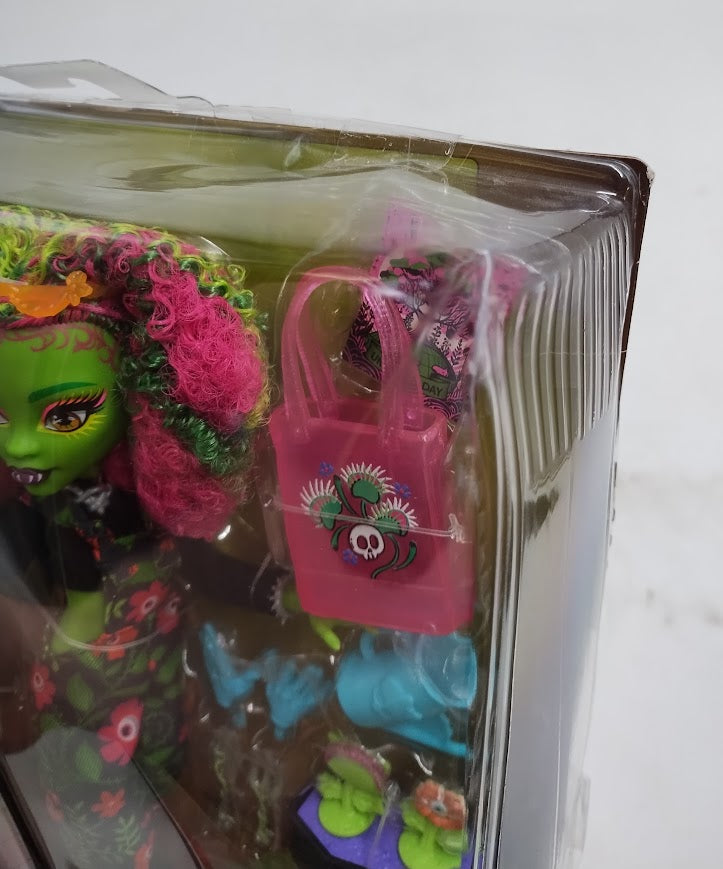 Monster High Fearbook Venus McFlytrap Fashion Doll SEE DETAILS