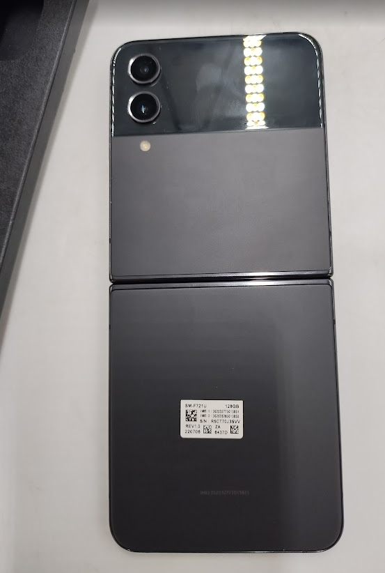 AT&T Samsung Galaxy Z Flip4 5G (128GB) Smartphone - Graphite