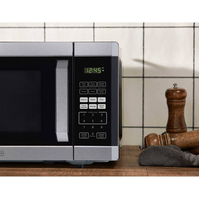BLACK+DECKER 0.9 cu ft 900W Microwave Oven - Stainless Steel (LOCAL PICKUP ONLY)