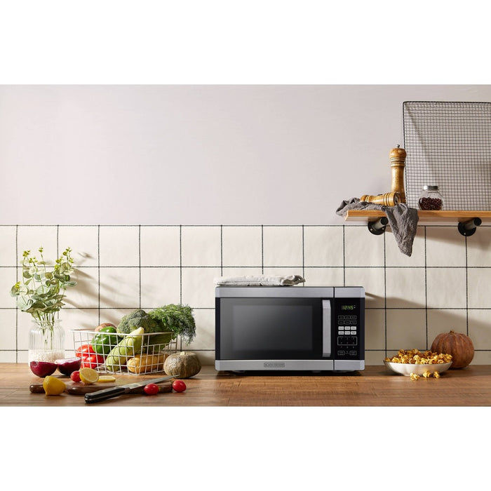BLACK+DECKER 0.9 cu ft 900W Microwave Oven - Stainless Steel (LOCAL PICKUP ONLY)