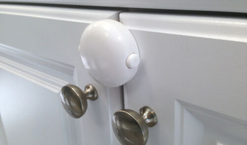 Qdos Adhesive Double Door Cabinet Lock - Easy One Handed Operation - Patented ZeroPinch Design - Only Fits Standard Framed Cabinets and Furniture - Baby Proofing Doesn't Have to be Ugly | White