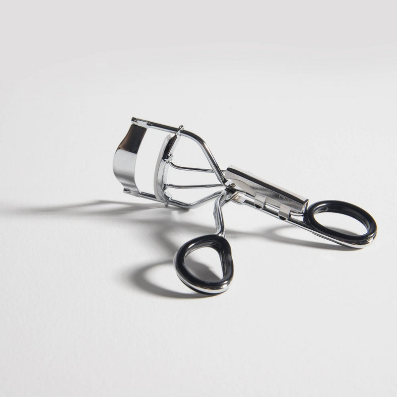 Trim Deluxe Eyelash Curler with 2 Replacement Pads