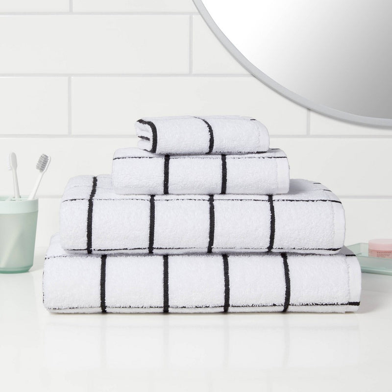 Everyday Grid Bath Towel Black/White - Room Essentials