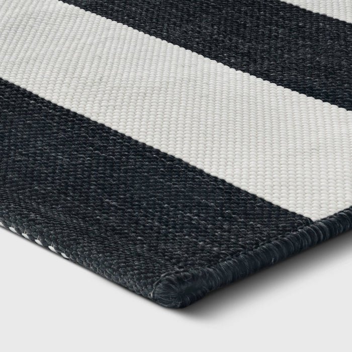 2'x3' Indoor/Outdoor Reversible Scatter Rug Black/White - Threshold