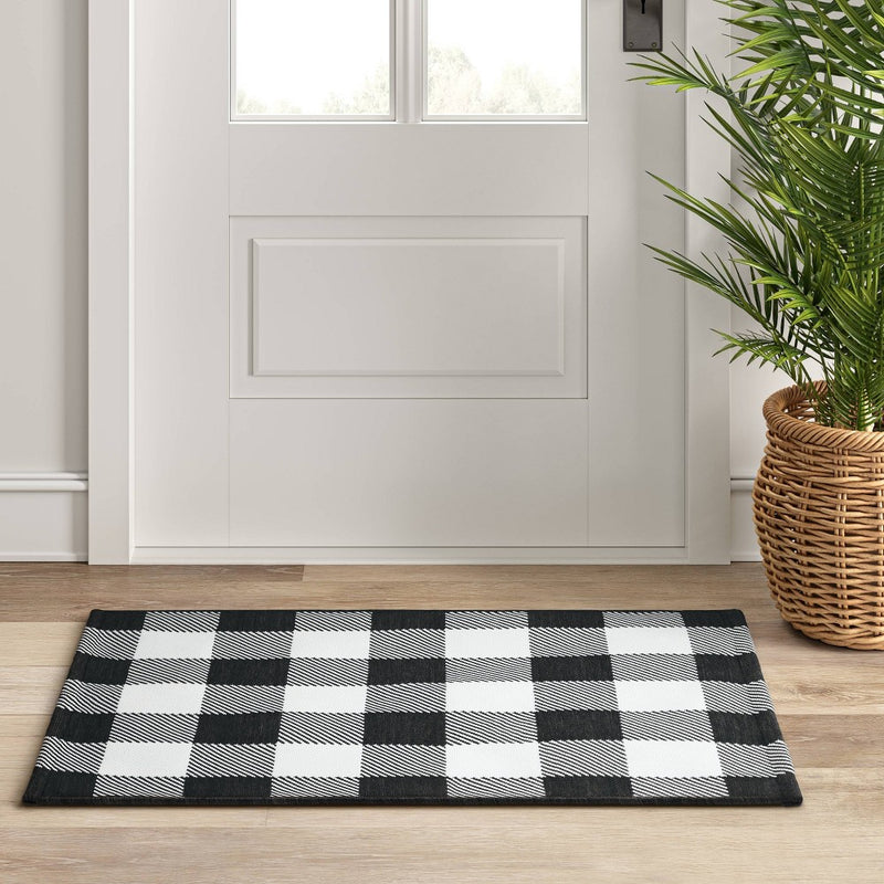 2'x3' Indoor/Outdoor Reversible Scatter Rug Black/White - Threshold