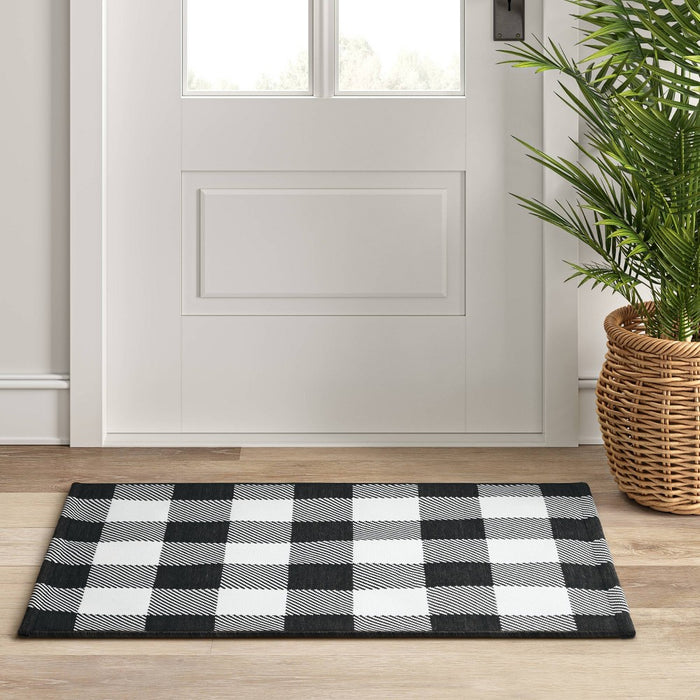 2'x3' Indoor/Outdoor Reversible Scatter Rug Black/White - Threshold