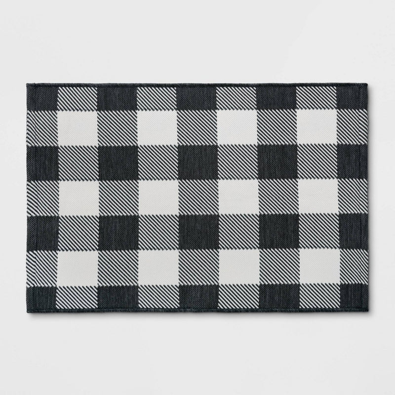 2'x3' Indoor/Outdoor Reversible Scatter Rug Black/White - Threshold