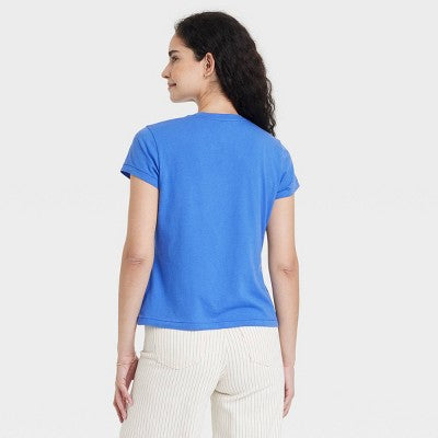 Women's Short Sleeve Pullover Graphic T-Shirt M