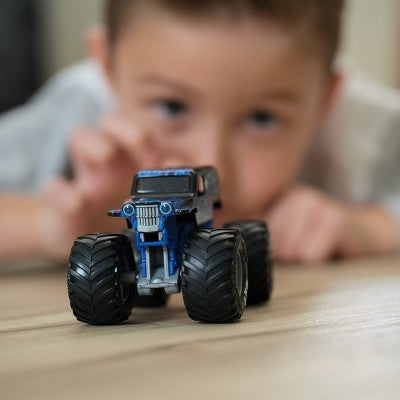 Monster Jam Son-Uva Digger Die Cast Monster Truck with Trading Card