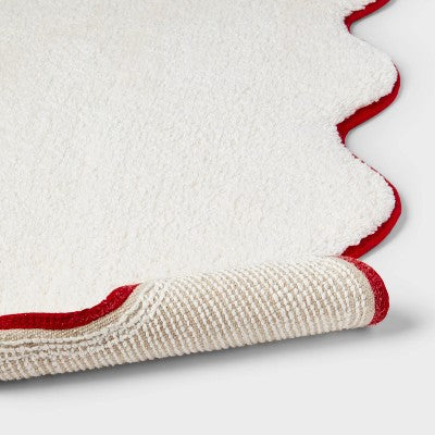 20"x30" Scalloped Christmas Bath Rug Cream/Red - Threshold