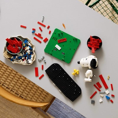 LEGO Ideas Peanuts: Snoopy's Doghouse Building Set 21368