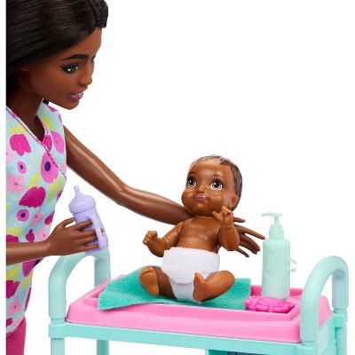 Barbie Careers Baby Doctor Playset with Brunette Fashion Doll, 2 Baby Dolls, Exam Table & Accessories