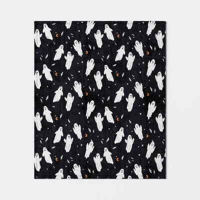 Halloween Ghost Throw Blanket Black/White - Hyde and EEK! Boutique