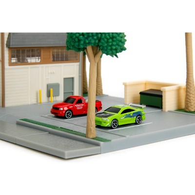 Universal Fast and Furious Hollywood Rides Nanoscene - Toretto's Market & Cafe Vehicle Playset: Toy Vehicle Set with 2 Cars, Plastic