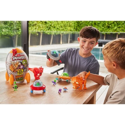 Smashers Dino vs Aliens Animal Figure: 20-Piece Plastic Playset for Kids
