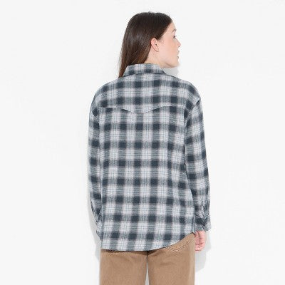Women's Oversized Long Sleeve Collared Flannel Shirt M