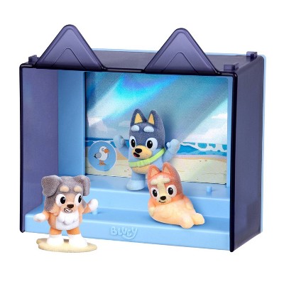 Bluey Fuzzies Episode Pack The Beach Display Case and Figures