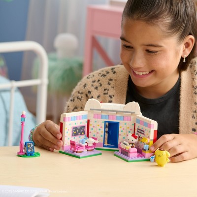 Hello Kitty and Friends Hello Kitty's Dream Cafe Building Set with Hello Kitty, Cinnamoroll, and Pompompurin Minifigures