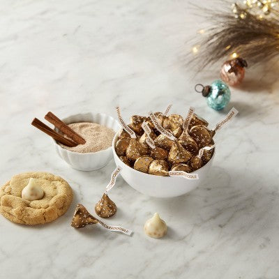 HERSHEY'S KISSES Christmas Candy Chocolate Snickerdoodle Cookies Stand Up Pouch - 6.5oz