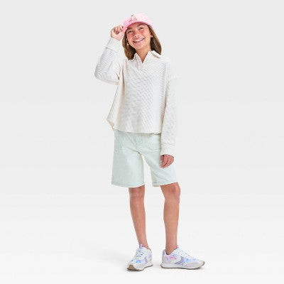 Girls' Mid-Rise Baggy Bermuda Jean Shorts - art class Light Wash M