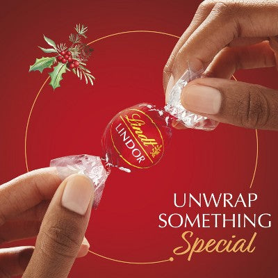 Lindt LINDOR Christmas Milk Chocolate Candy Truffles - 5.1oz