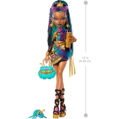 Monster High Nefera De Nile Doll with Pet Scarab Lavish and 7 Accessories like Purse and Snacks