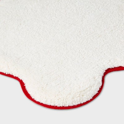 20"x30" Scalloped Christmas Bath Rug Cream/Red - Threshold