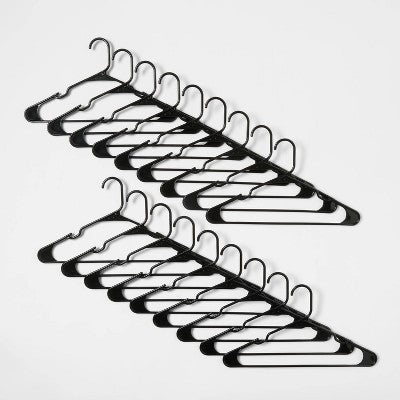 18pk Plastic Hangers Black - Brightroom