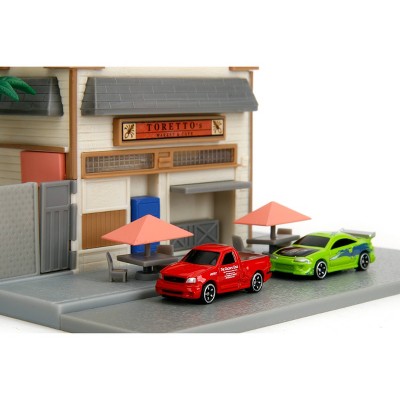 Universal Fast and Furious Hollywood Rides Nanoscene - Toretto's Market & Cafe Vehicle Playset: Toy Vehicle Set with 2 Cars, Plastic