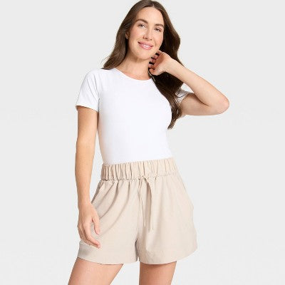 Women's Active Light High-Rise Wide Leg Shorts 3.5" L