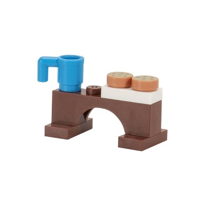 Adopt Me! Coffee Shop Interior with Queen Bee Building Set - 225pc