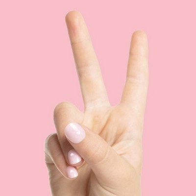 Olive & June Pressies Fake Nails - XS/S Round - Shiny Pink Has My Heart - 28ct