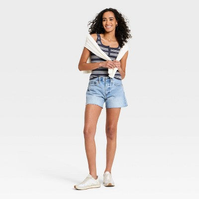 Women's Mid-Rise 90's Baggy Jean Shorts 4" 8
