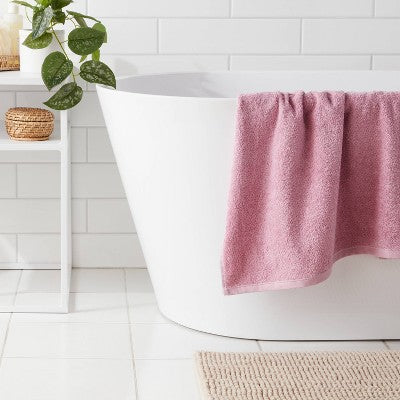 Everyday Bath Towel Pink - Room Essentials