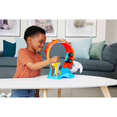 Hot Wheels Monster Trucks Corkscrew Shark Smash Track Set and 1:64 Scale Mega-Wrex Toy Truck