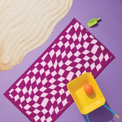 32"x62" Wavy Checkered Beach Towel Pink - Sun Squad