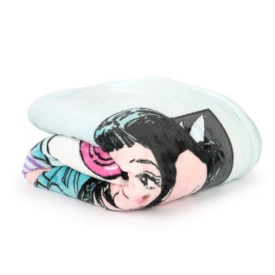 KPop Demon Hunters Nails and Mascara Throw Blanket Blue