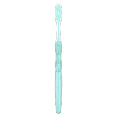 Oral-B Vivid Advanced Whitening Manual Toothbrush - Soft