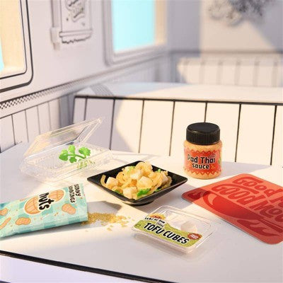 MGA's Miniverse Make It Mini Diner Series 4: Includes Accessory Pieces