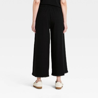 Women's Mid-Rise Wide Crop Leg Jersey Knit Pull-On Pants Black M