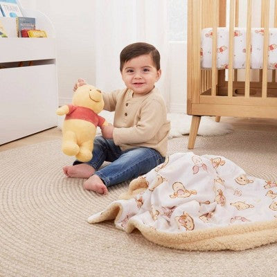 Disney Winnie the Pooh Sweet Hugs Baby Blanket