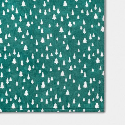 Christmas Trees Plush Throw Blanket - Wondershop